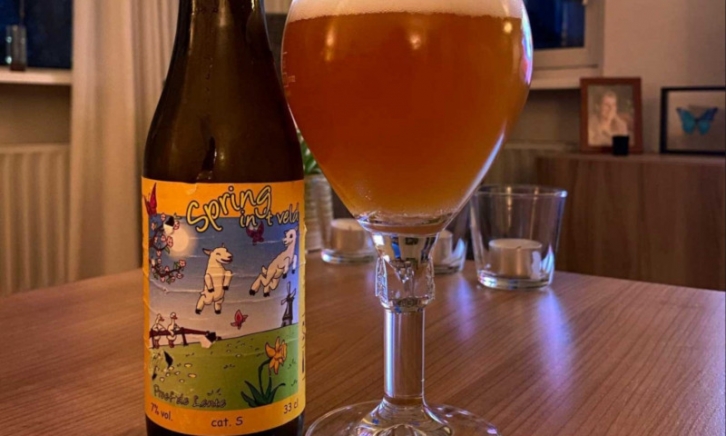 Spring in't veld tarwebier flesje en glas